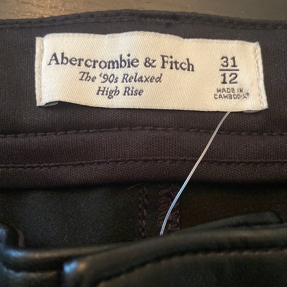 Women’s Black Abercrombie & Fitch The ‘90s Relaxed High Rise Vegan Leather Pants - Picture 8 of 12